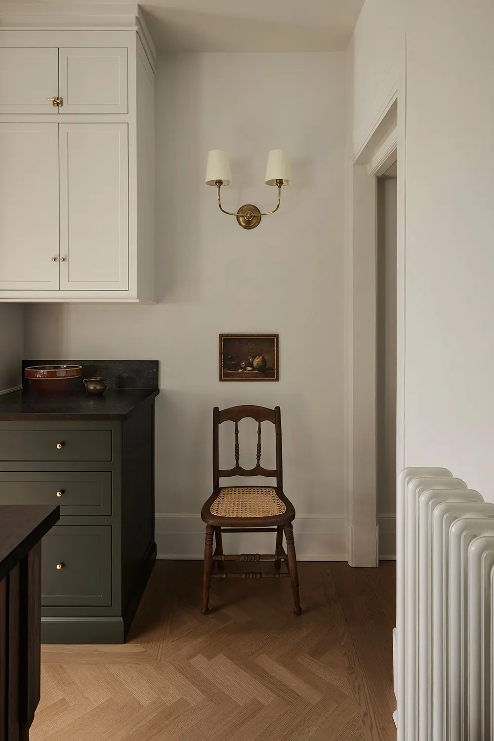 Lignes élégantes de l'habitation rénovée de 100 ans à Montréal - Gallery image 10