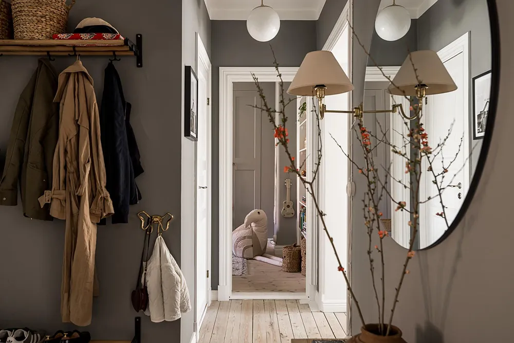 Приятные оттенки серого в дизайне шведской квартиры (90 кв. м) - Gallery image 30