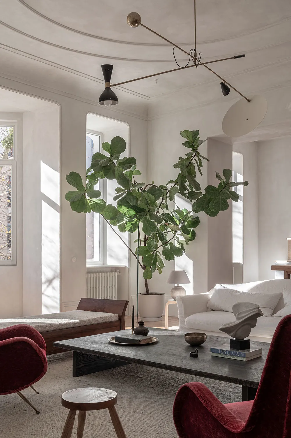 Un magnifique intérieur moderne aux touches anachroniques au centre de Kiev - Gallery image 1