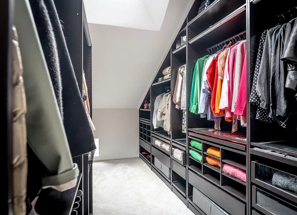 Кирпичные стены и тёмная мебель: лофт в Гетеборге - Gallery image 13