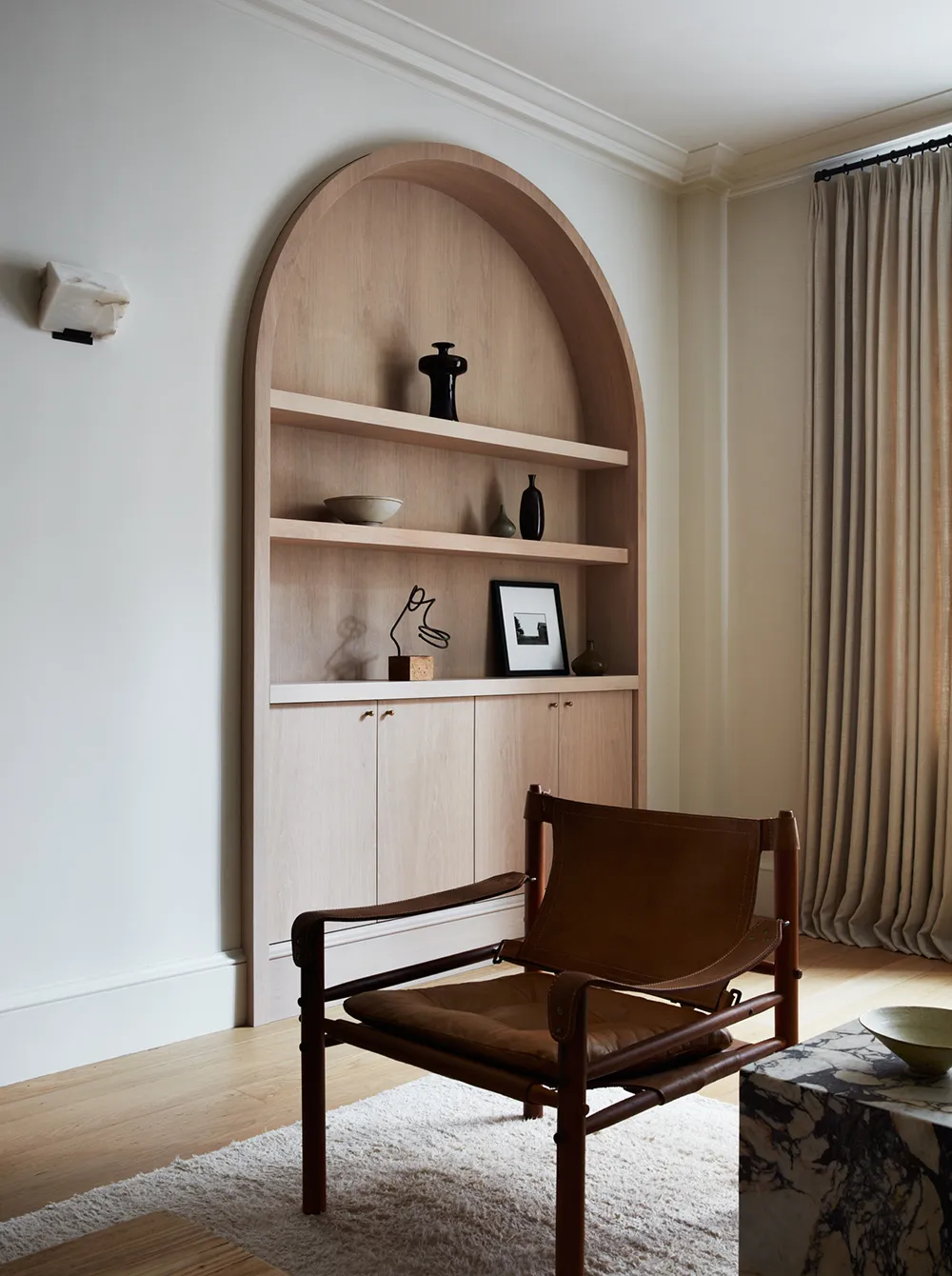 न्यूयॉर्क में एक प्राथमिक युग की इमारत में स्थित अपार्टमेंट का उन्नत विकास/सुधार - 7