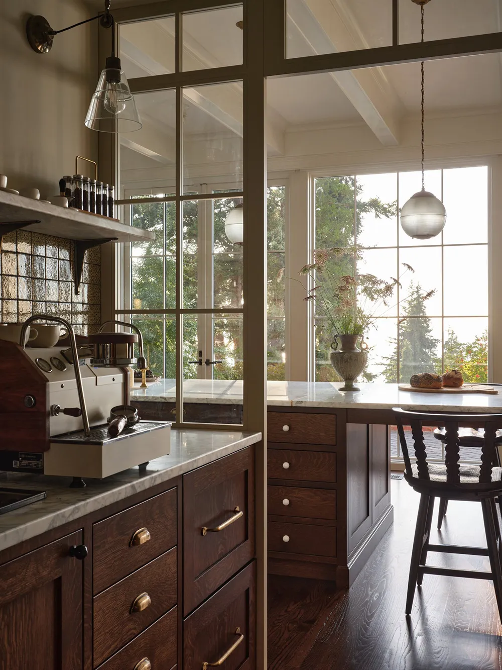 Excelente cocina en el diseño de una acogedora casa rural en Estados Unidos - Gallery image 4