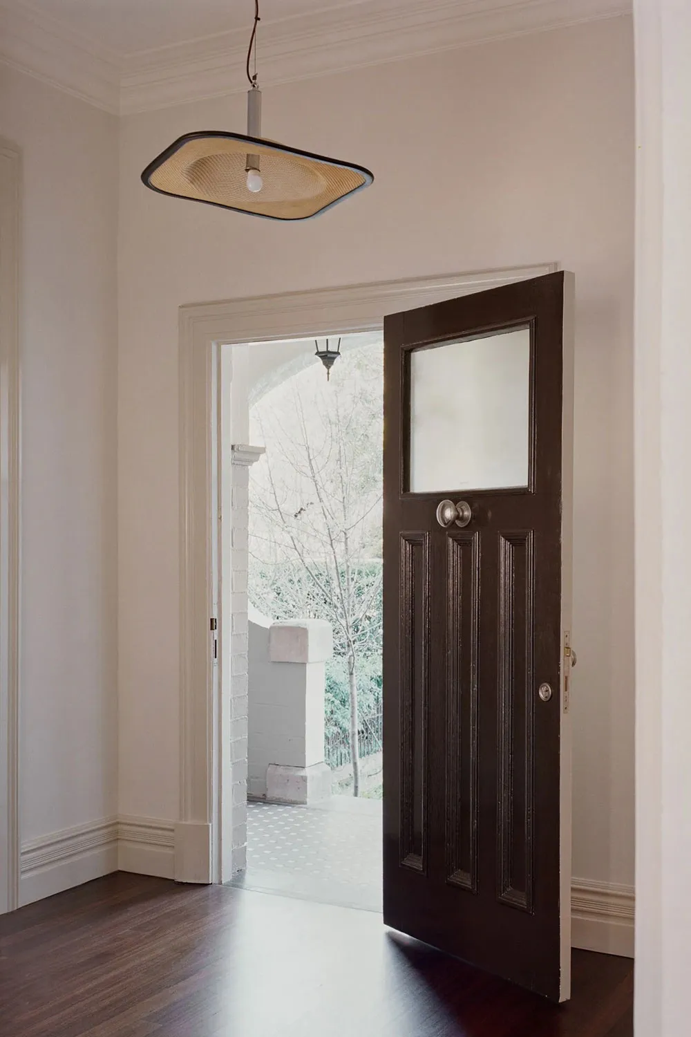 Арочные окна и мягкий минимализм: красивый дом дизайнера мод в Сиднее - Gallery image 22