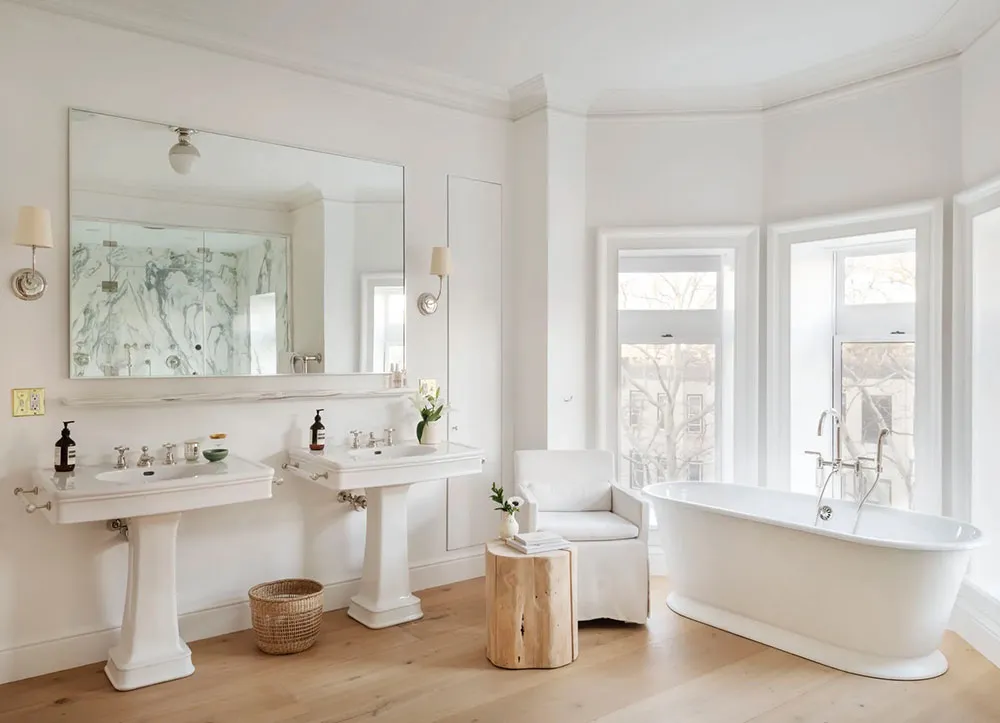 Uroczy taunhaus w Brooklynie, w którym panuje biały kolor - Gallery image 12