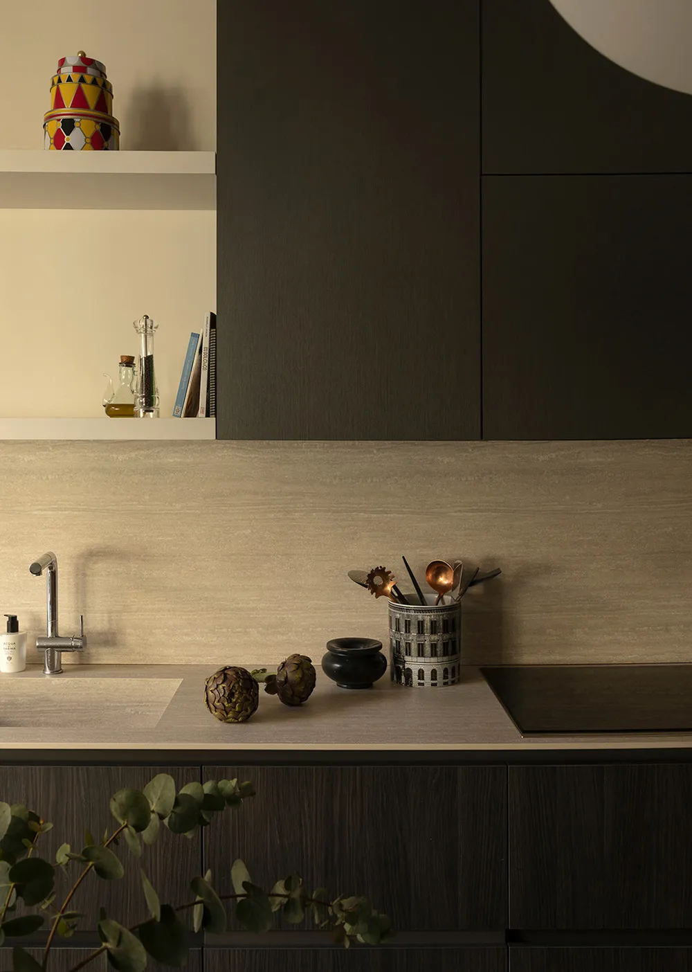 ミラノにある旧倉庫を改装した、快適でモダンなインテリア - Gallery image 8