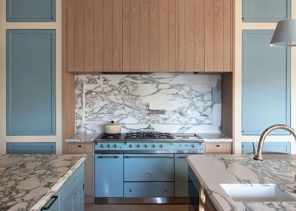 Floral Motifs and Green Tones: Cozy House in Florida - Gallery image 6