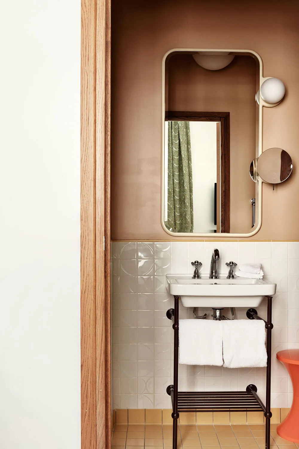 Готель Saint-Andre des Arts: готель із атмосферою 1970-х у Парижі - Gallery image 10