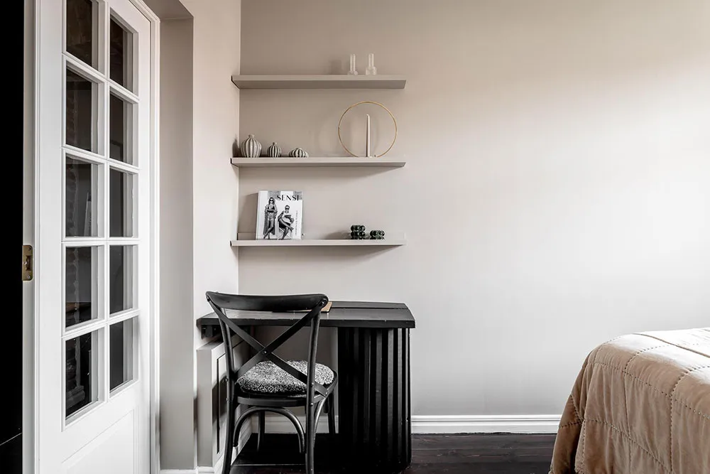 Кирпичные стены и тёмная мебель: лофт в Гетеборге - Gallery image 29