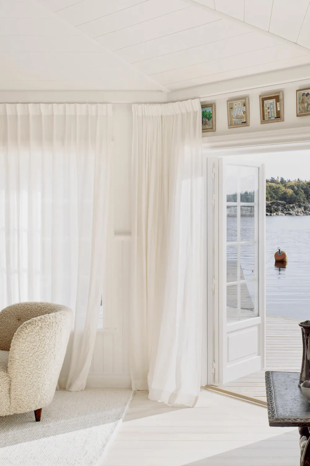 स्वीडन में स्थित एक सुंदर वॉटरफ्रंट रिसॉर्ट का आंतरिक डिज़ाइन - Gallery image 17