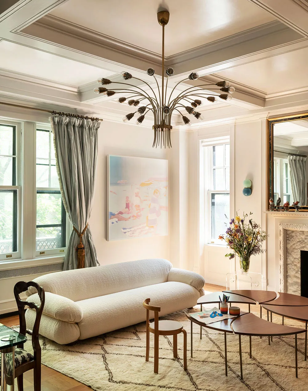 Das Reich der Wandverzierungen und ekligem Interiordesign in einem Haus der Filmfamilie in New York - Gallery image 1