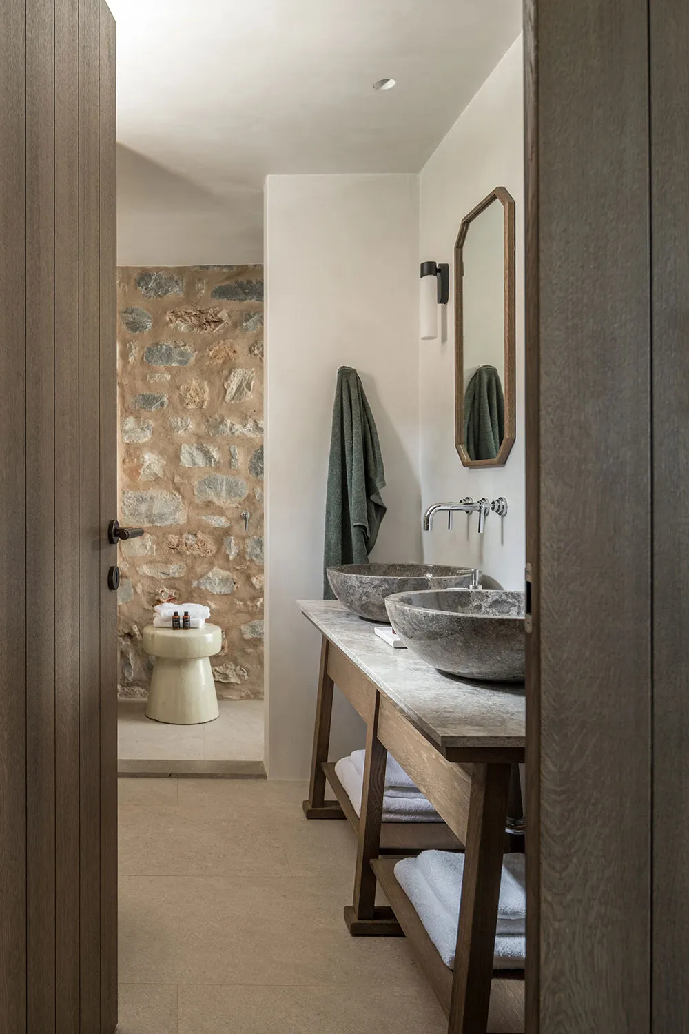 Un logement moderne chaleureux inspiré de la tradition des maisons en pierre en Grèce - Gallery image 16