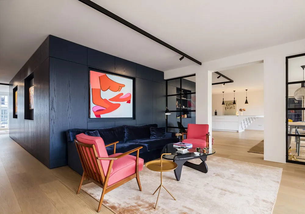 Яркая современная квартира в Гамбурге с тёмно-синим кубом - Gallery image 1