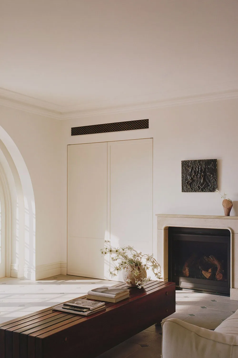 Арочные окна и мягкий минимализм: красивый дом дизайнера мод в Сиднее - Gallery image 6