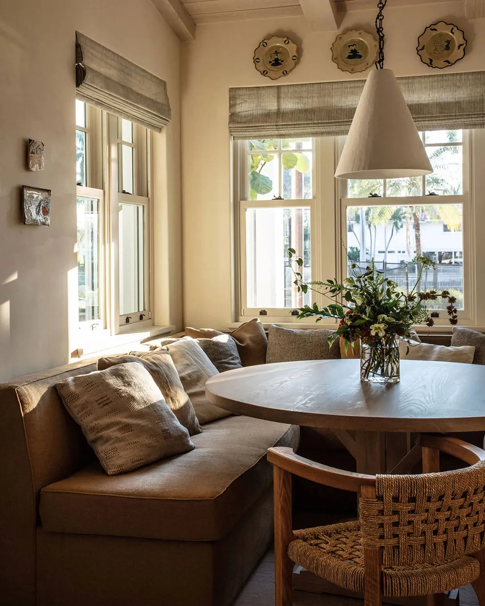 Floral Motifs and Green Tones: Cozy House in Florida - Gallery image 12