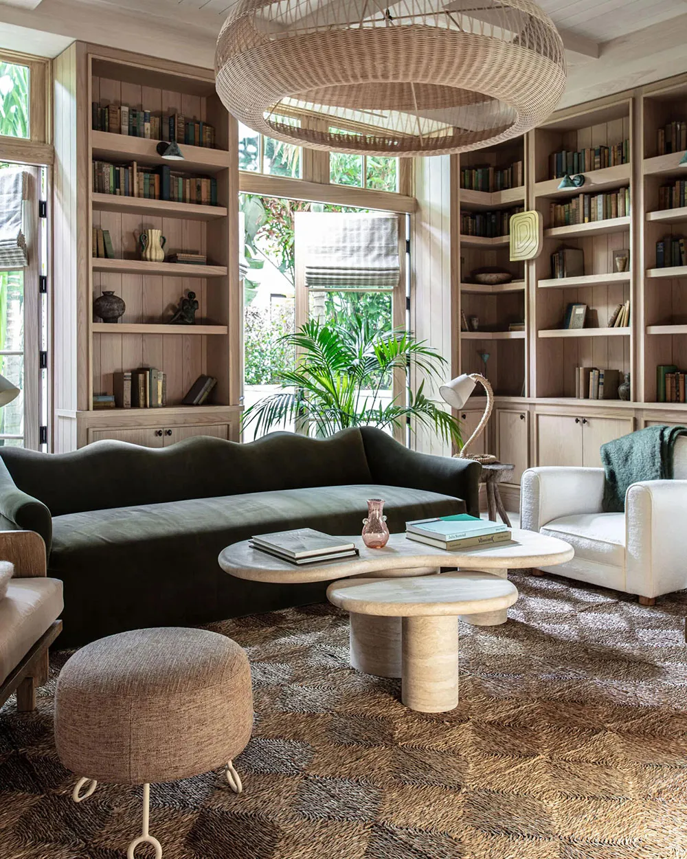 Floral Motifs and Green Tones: Cozy House in Florida - Gallery image 1