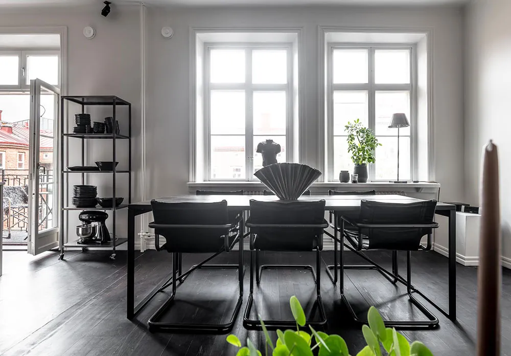 Кирпичные стены и тёмная мебель: лофт в Гетеборге - Gallery image 4