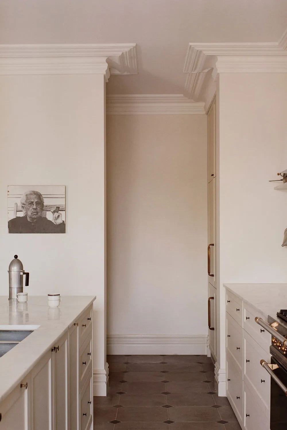 Арочные окна и мягкий минимализм: красивый дом дизайнера мод в Сиднее - Gallery image 9