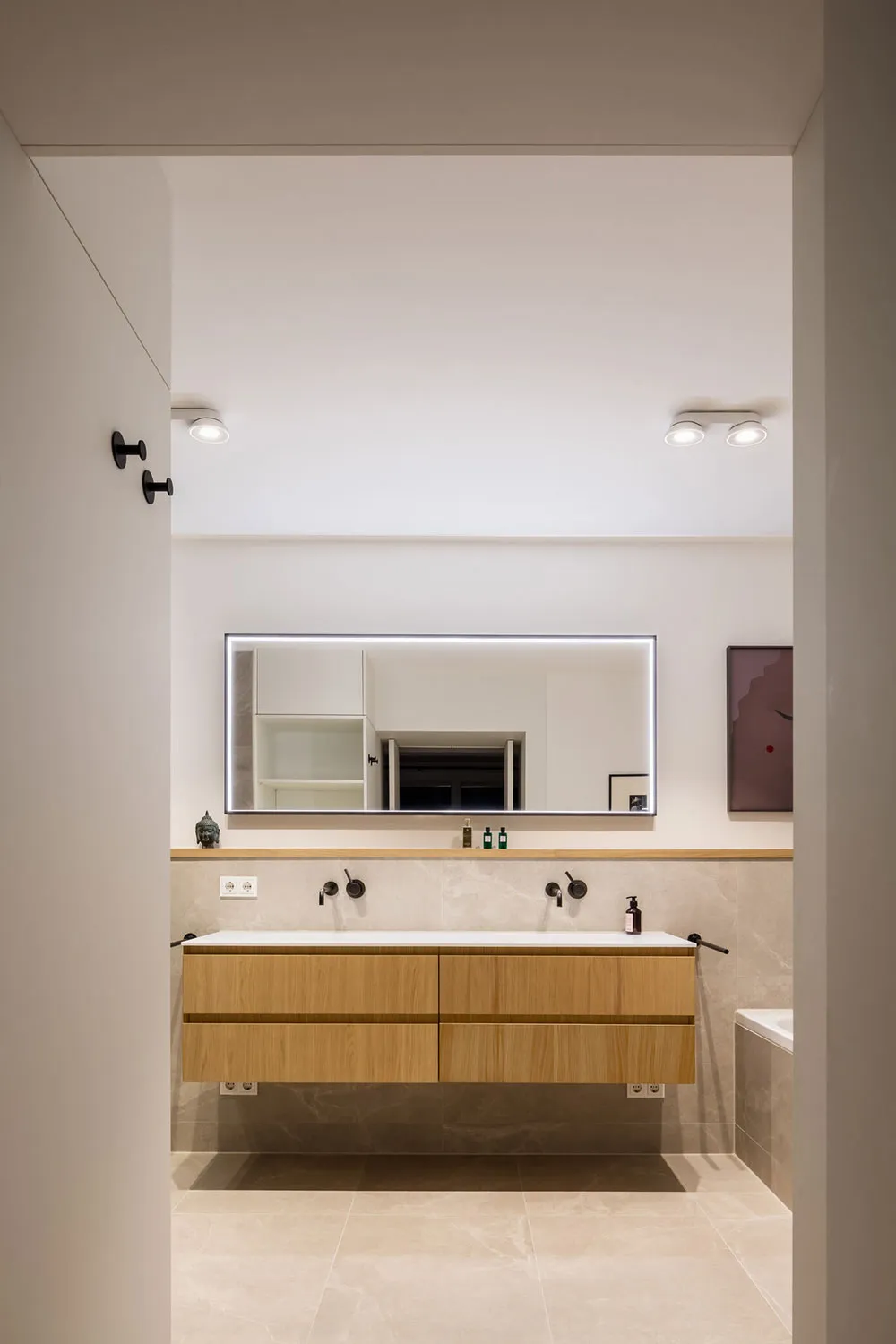 Яркая современная квартира в Гамбурге с тёмно-синим кубом - Gallery image 8