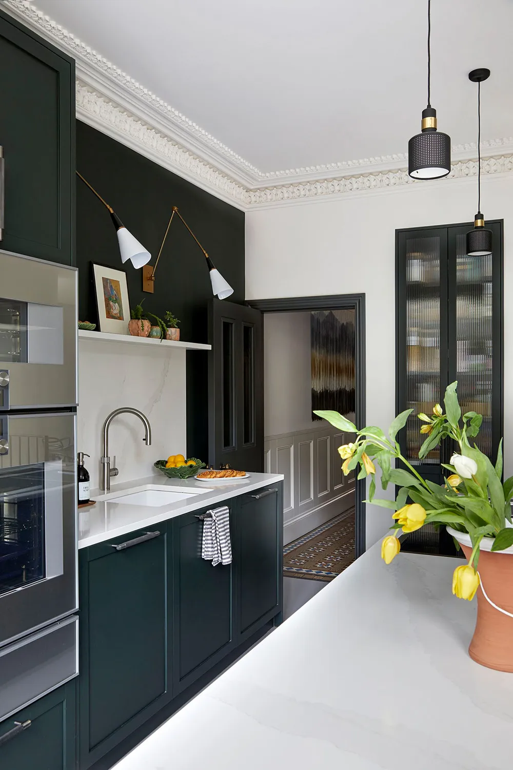 Стильні темні відтінки для чудового таунхауса в Лондоні - Gallery image 5