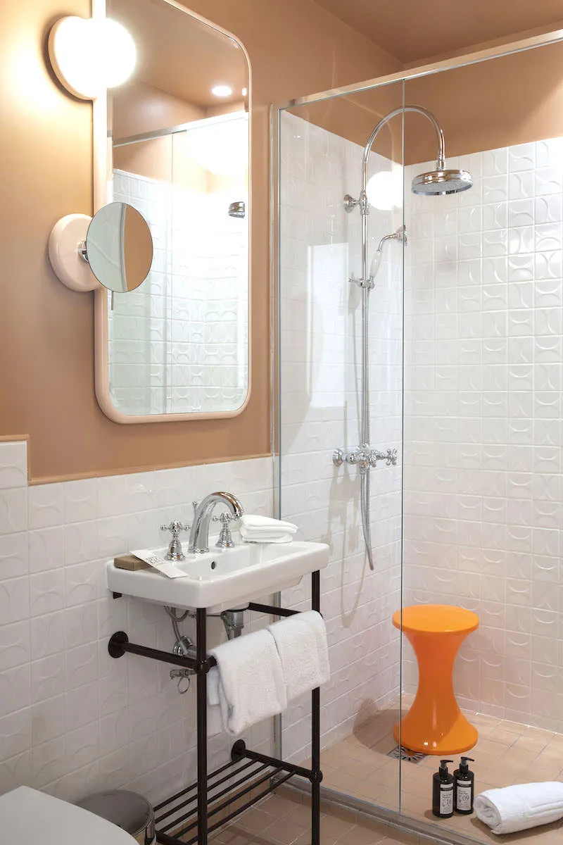 Готель Saint-Andre des Arts: готель із атмосферою 1970-х у Парижі - Gallery image 17