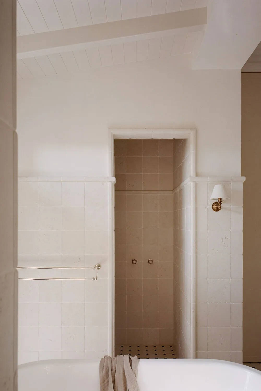 Арочные окна и мягкий минимализм: красивый дом дизайнера мод в Сиднее - Gallery image 14