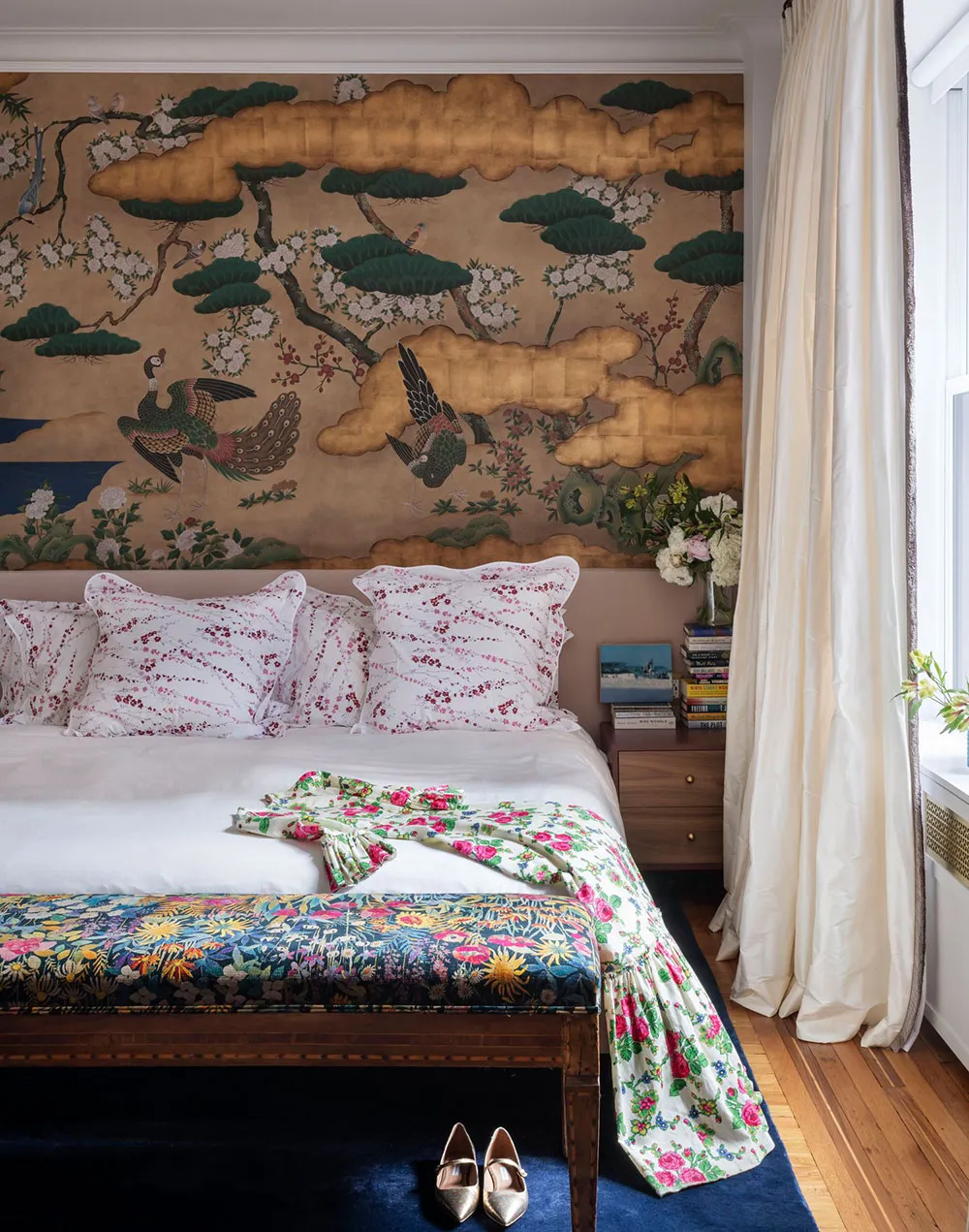 Das Reich der Wandverzierungen und ekligem Interiordesign in einem Haus der Filmfamilie in New York - Gallery image 5