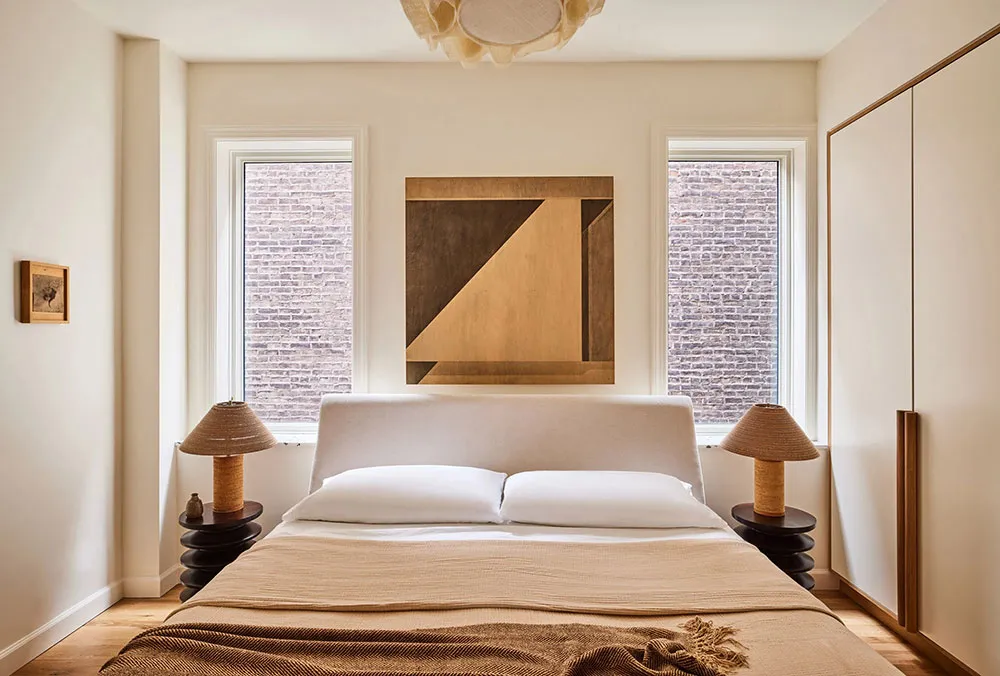 Beaux tons et îlot de cuisine en carrelage : appartement élégant à New York - Gallery image 9