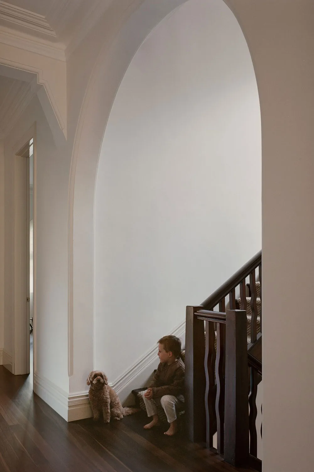 Арочные окна и мягкий минимализм: красивый дом дизайнера мод в Сиднее - Gallery image 19