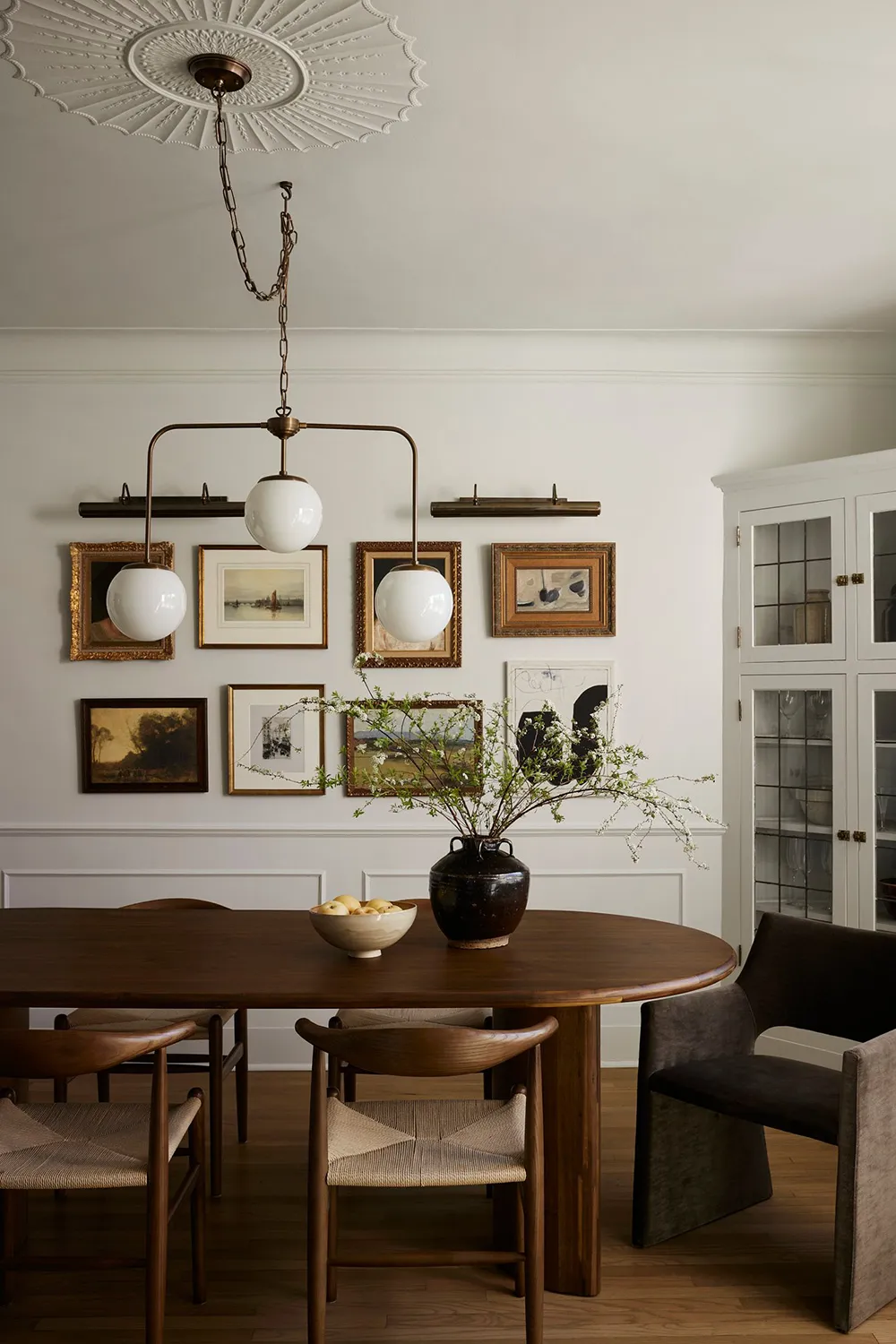 Lignes élégantes de l'habitation rénovée de 100 ans à Montréal - Gallery image 5