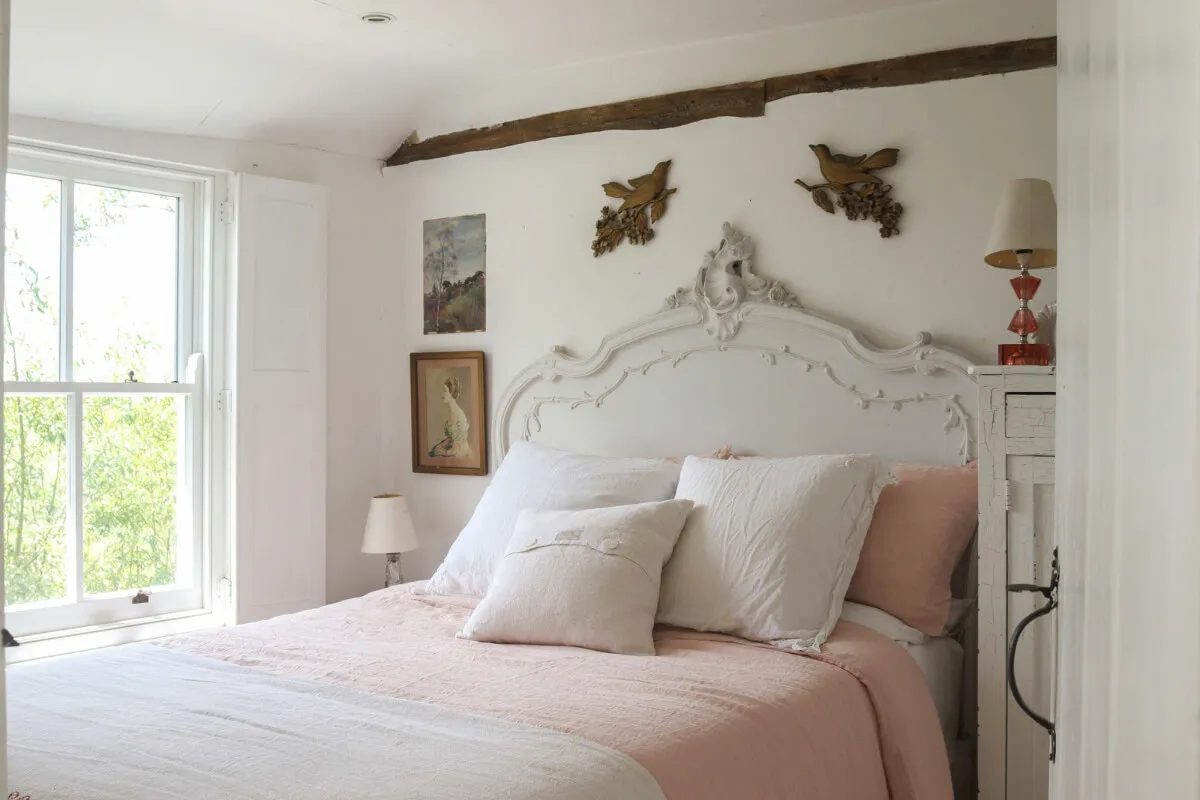 緑に囲まれた美しい白いコテージ - Gallery image 11