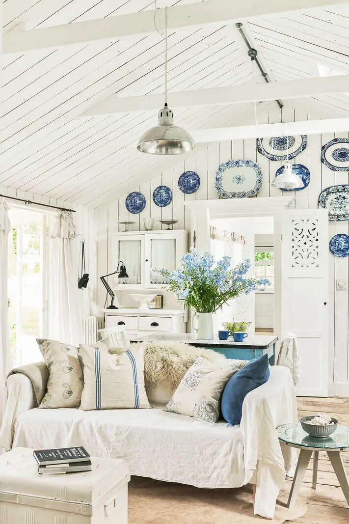 緑に囲まれた美しい白いコテージ - Gallery image 14