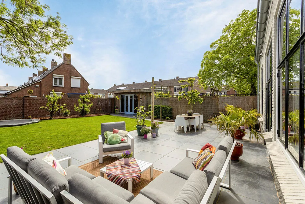 Diseño de interior colorido y vibrante en edificio ex-escuela en Países Bajos - Gallery image 20