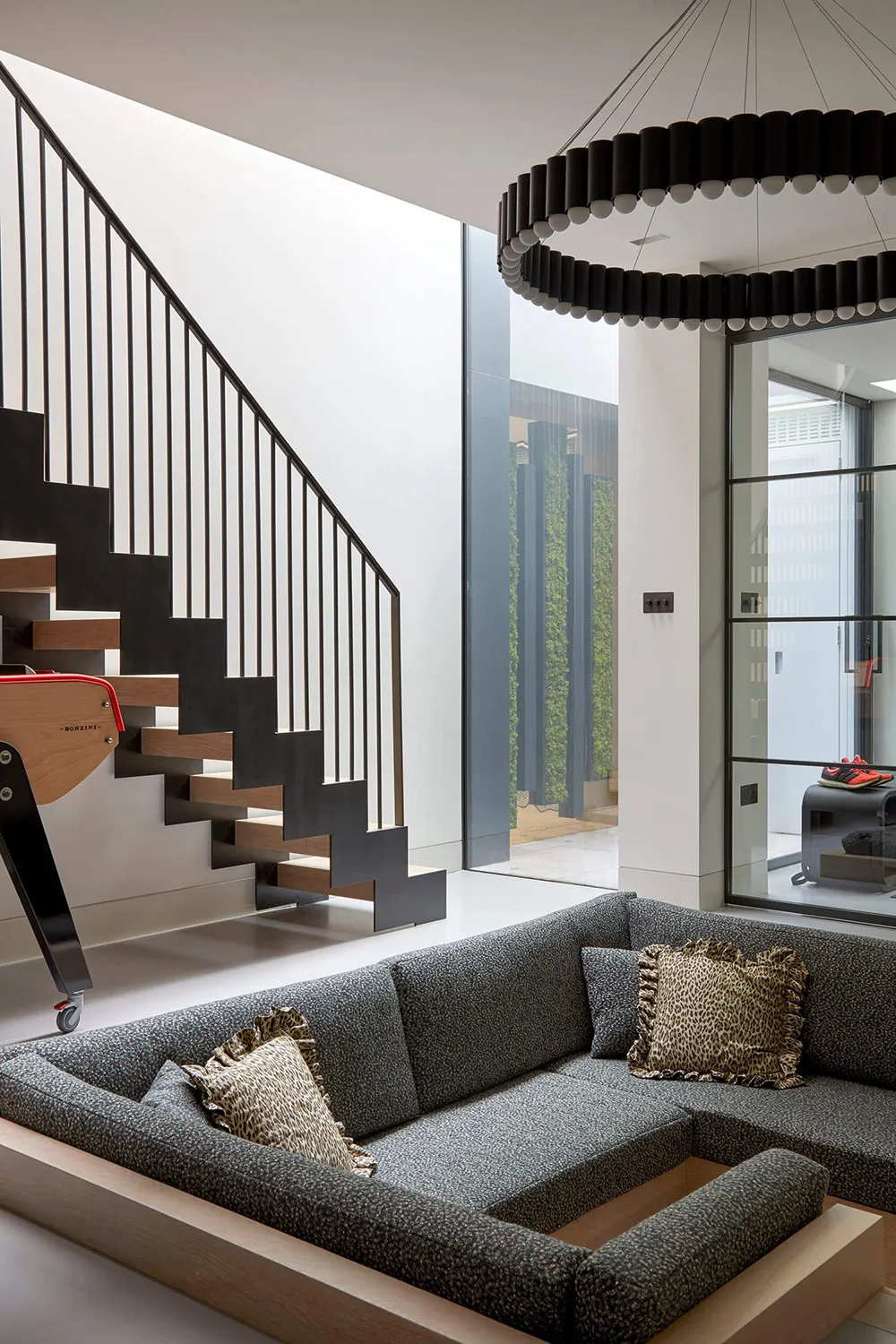 Стильні темні відтінки для чудового таунхауса в Лондоні - Gallery image 10