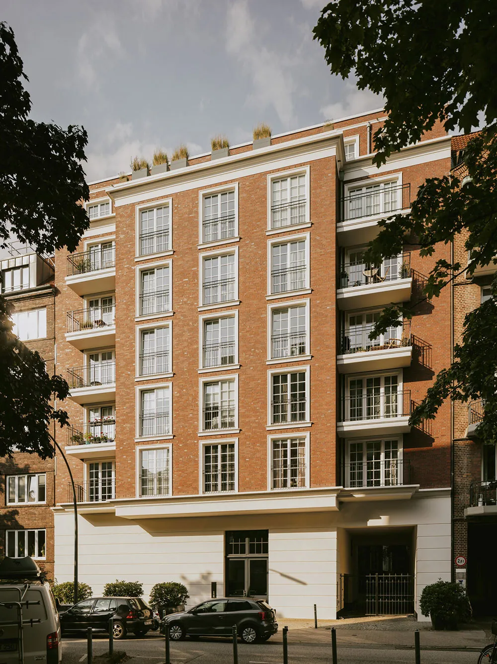 Яркая современная квартира в Гамбурге с тёмно-синим кубом - Gallery image 11