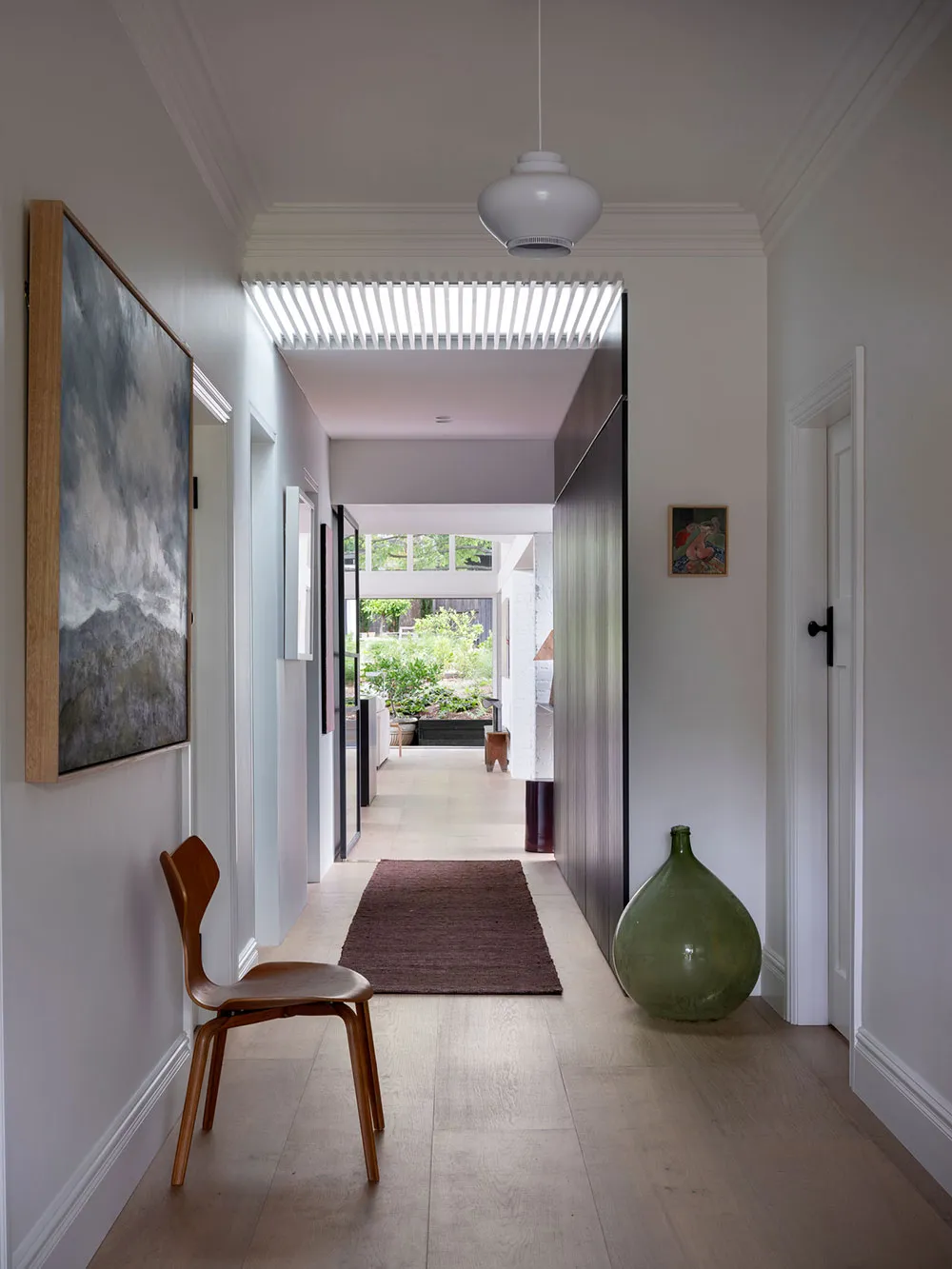 Znakomity strzeżony domek w Australii zbudowany na kontrastach - Gallery image 12