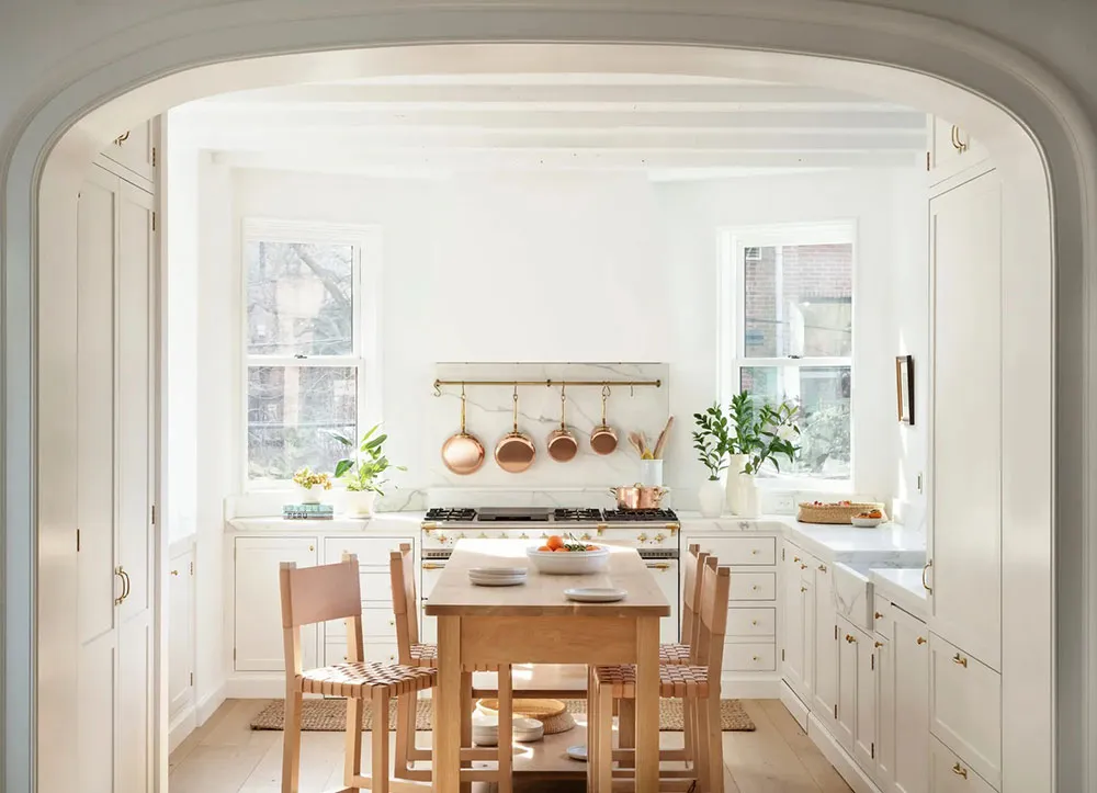 Uroczy taunhaus w Brooklynie, w którym panuje biały kolor - Gallery image 2