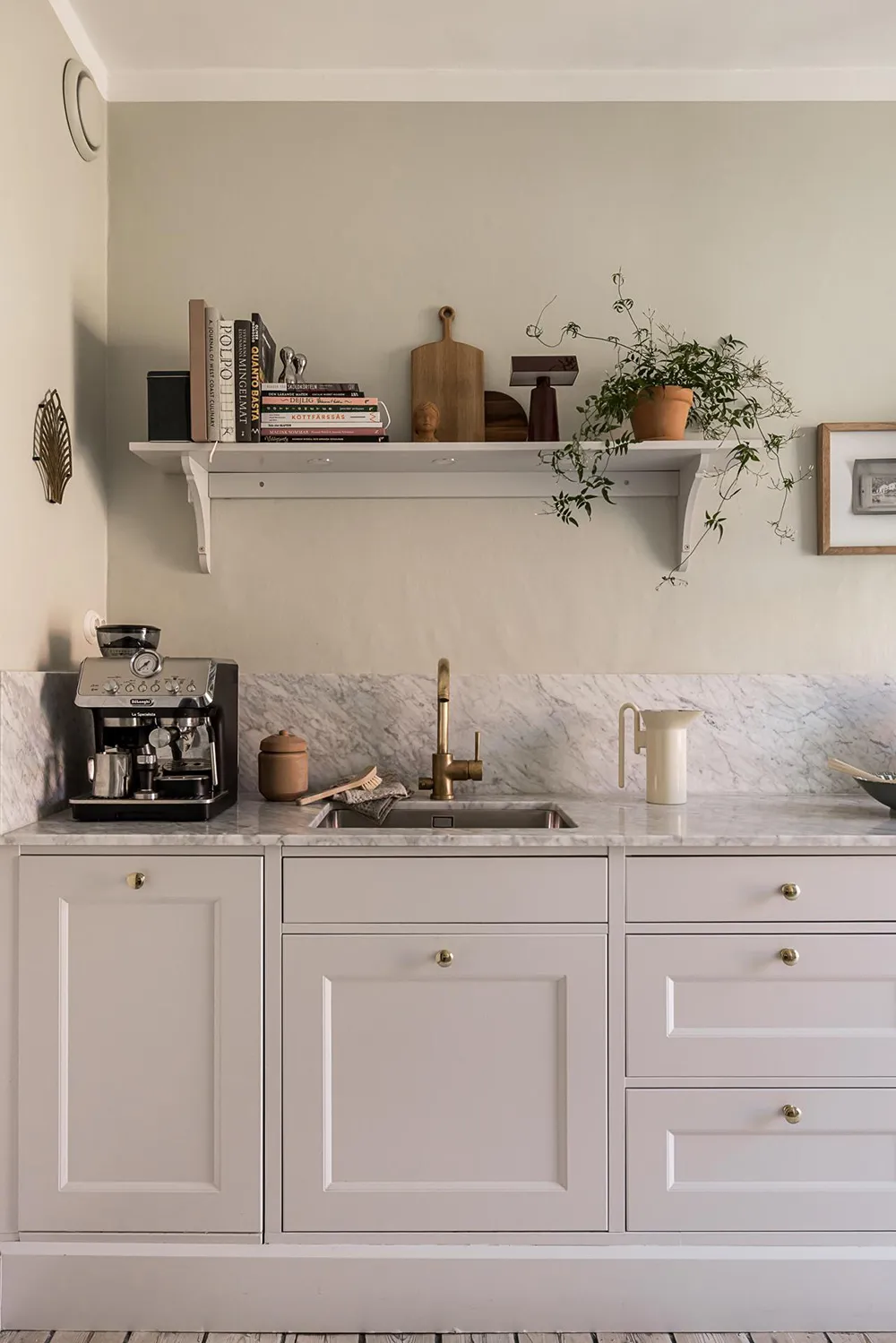 Приятные оттенки серого в дизайне шведской квартиры (90 кв. м) - Gallery image 22