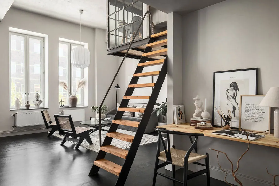 Zwei Dachbodenräume und metallische Elemente: Industrielle Einrichtung in Schweden (68 qm) - Gallery image 11