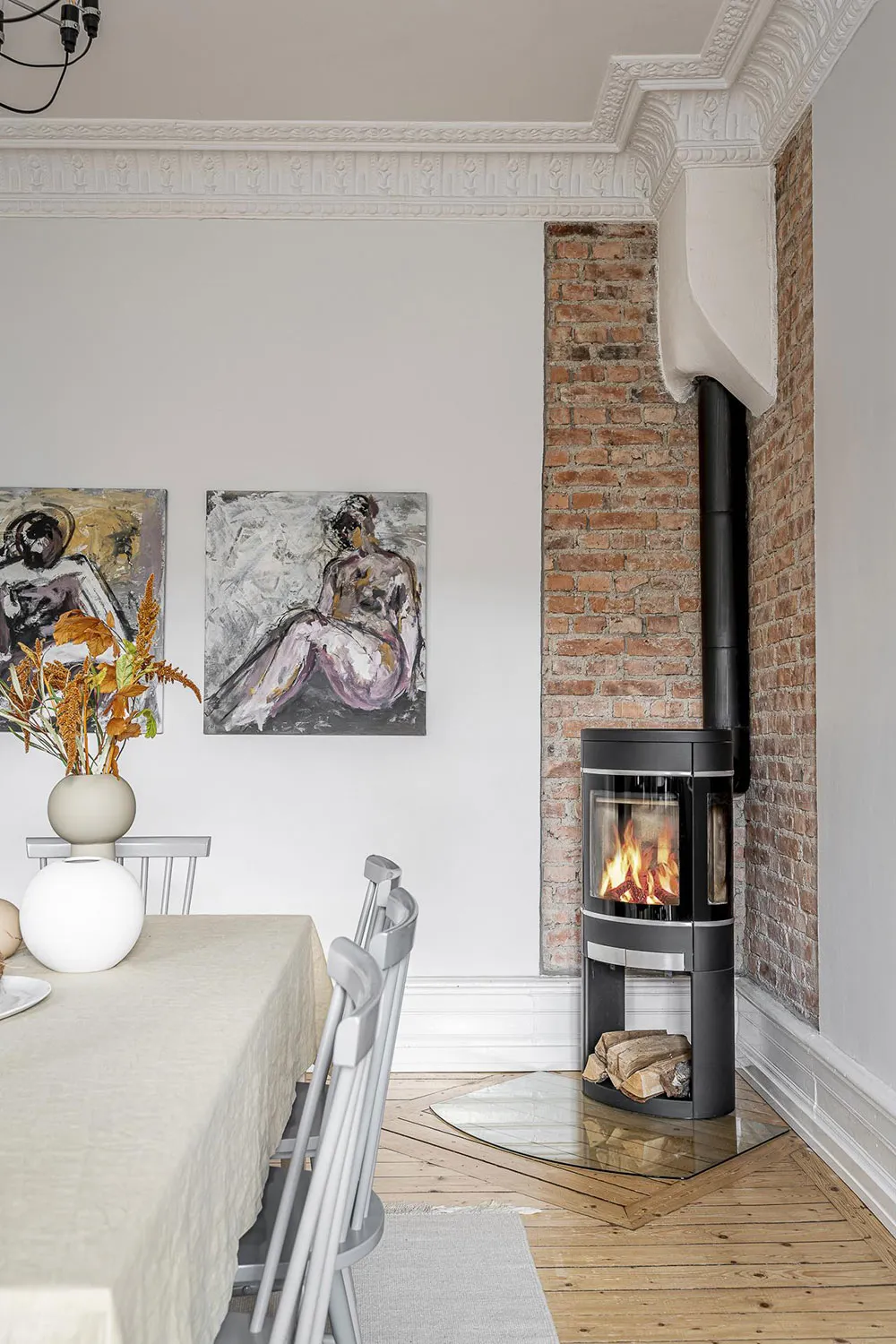 Intérieur scandinave agréable avec salle à manger traversante et notes automnales légères (94 m²) - Gallery image 11