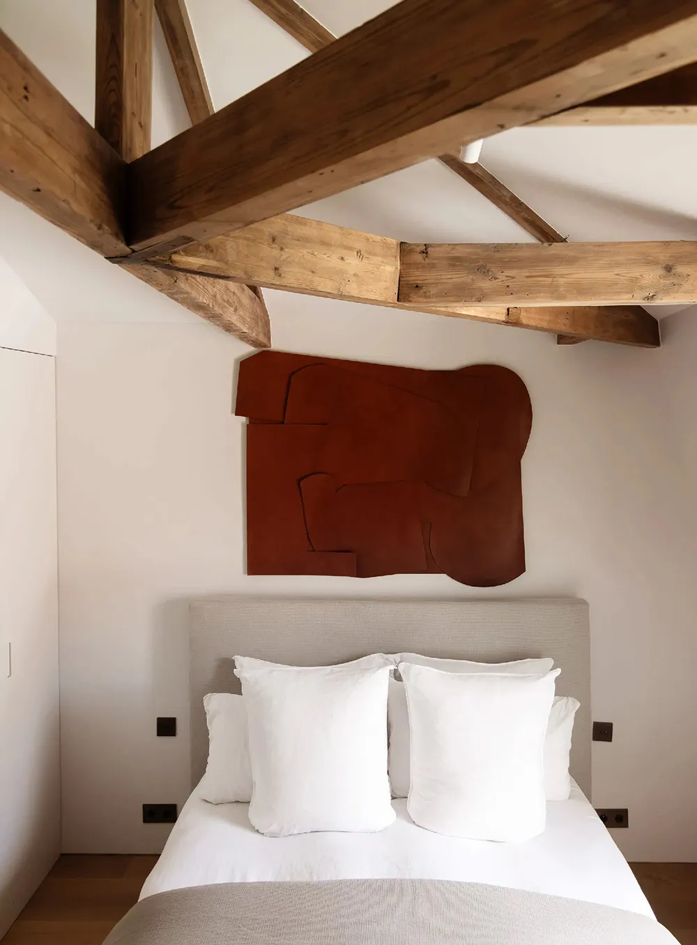 Очарование старинной мансарди та стильний дизайн: квартира з видом на канал у Амстердамі - Gallery image 19