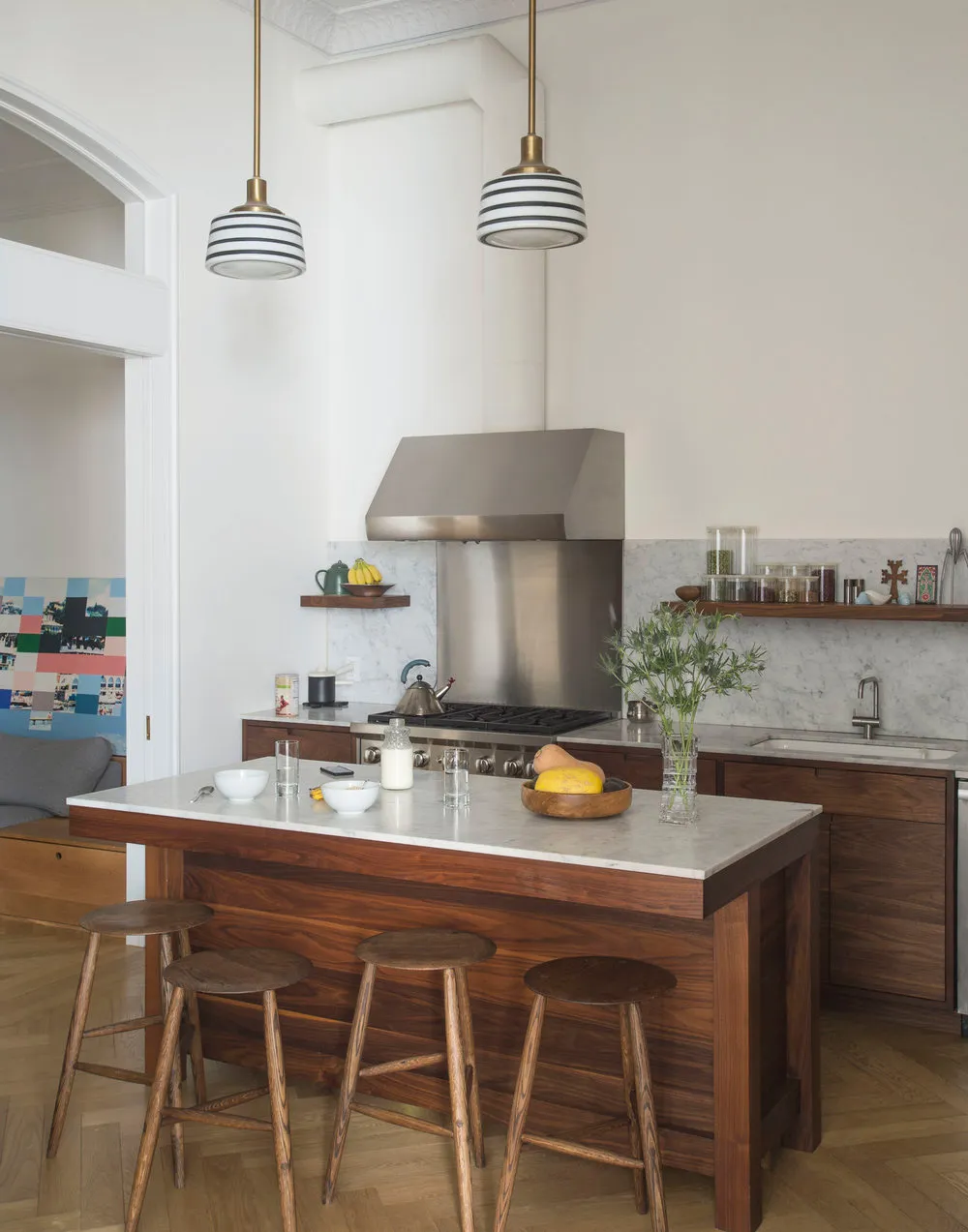 Elegant simplicity in the design of a creative director's loft in New York - Gallery image 8