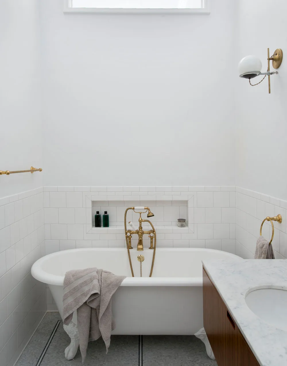 Elegant simplicity in the design of a creative director's loft in New York - Gallery image 11