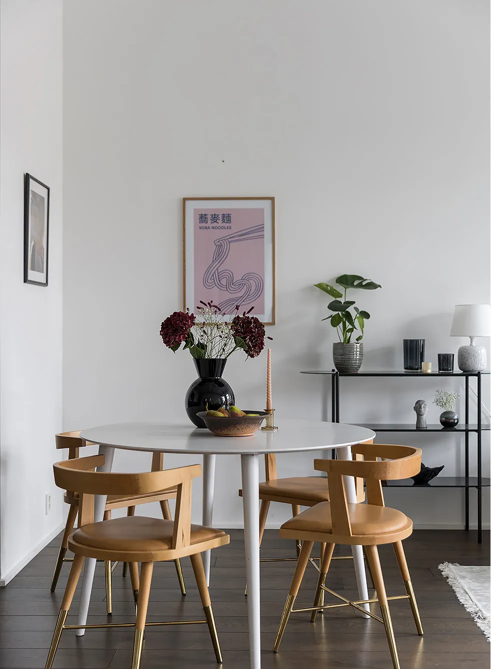 Style sobre et inspirant : loft dans un ancien bâtiment de fabrique à Stockholm (79 m²) - Gallery image 12