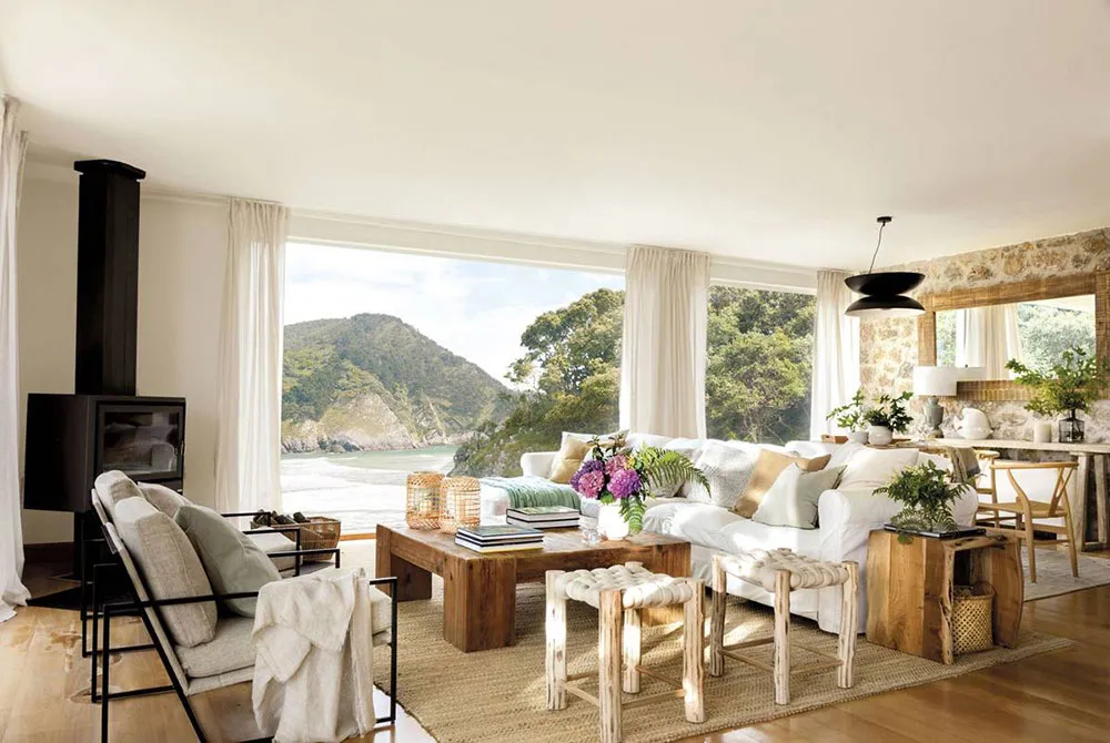 स्पेन में, समुद्र के किनारे एक पहाड़ी पर सफ़ेद भीतरी दीवारें। - Gallery image 7