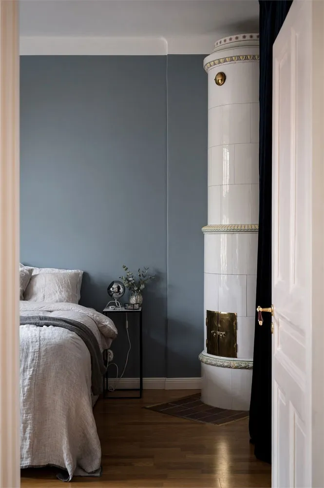 Piękny ciemny wnętrze mieszkania w przedmieściach Stockholm - Gallery image 10