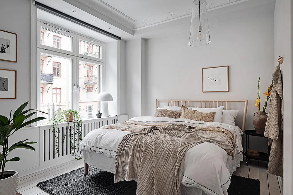 Interior blanco con acentos cálidos en el diseño (66 m²) - Gallery image 5