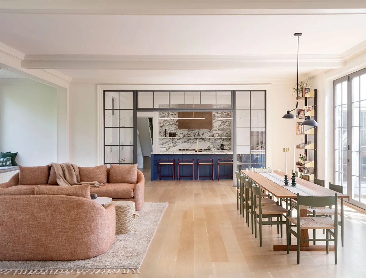 Bright and elegant interiors of a magnificent colonial house in the USA - 11