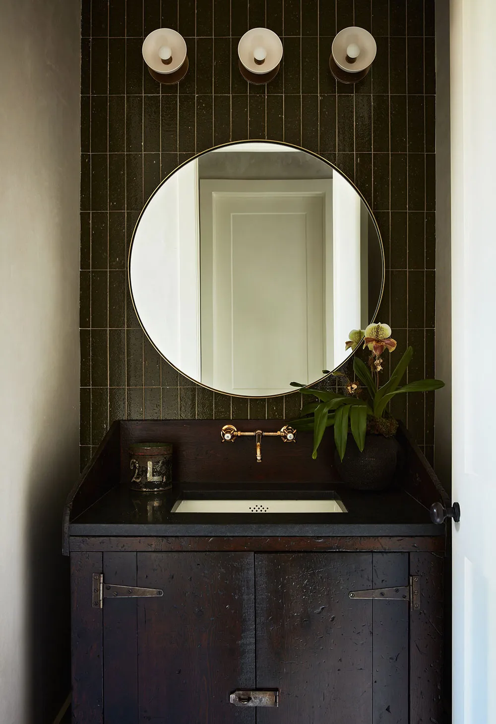 Стильные оттенки синего в дизайне небольшого коттеджа в США - Gallery image 18