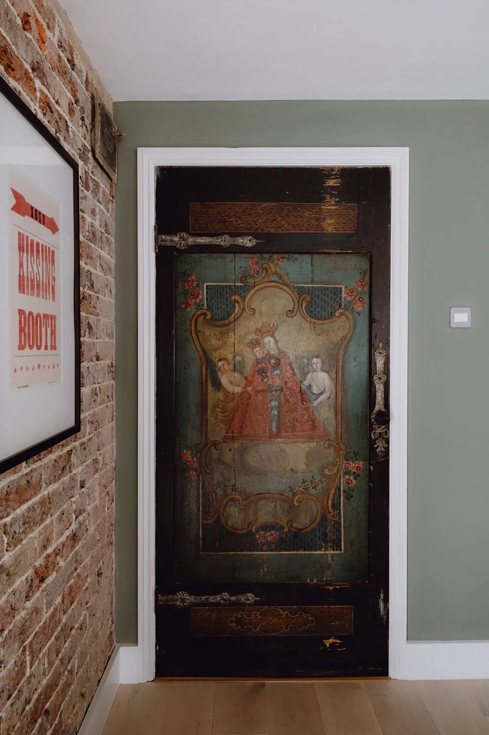 बहुत ऊंची छतें एवं खुला स्थान: इंग्लैंड में पुराने चर्च को आधार बनाकर बनाया गया स्टाइलिश घर - Gallery image 11