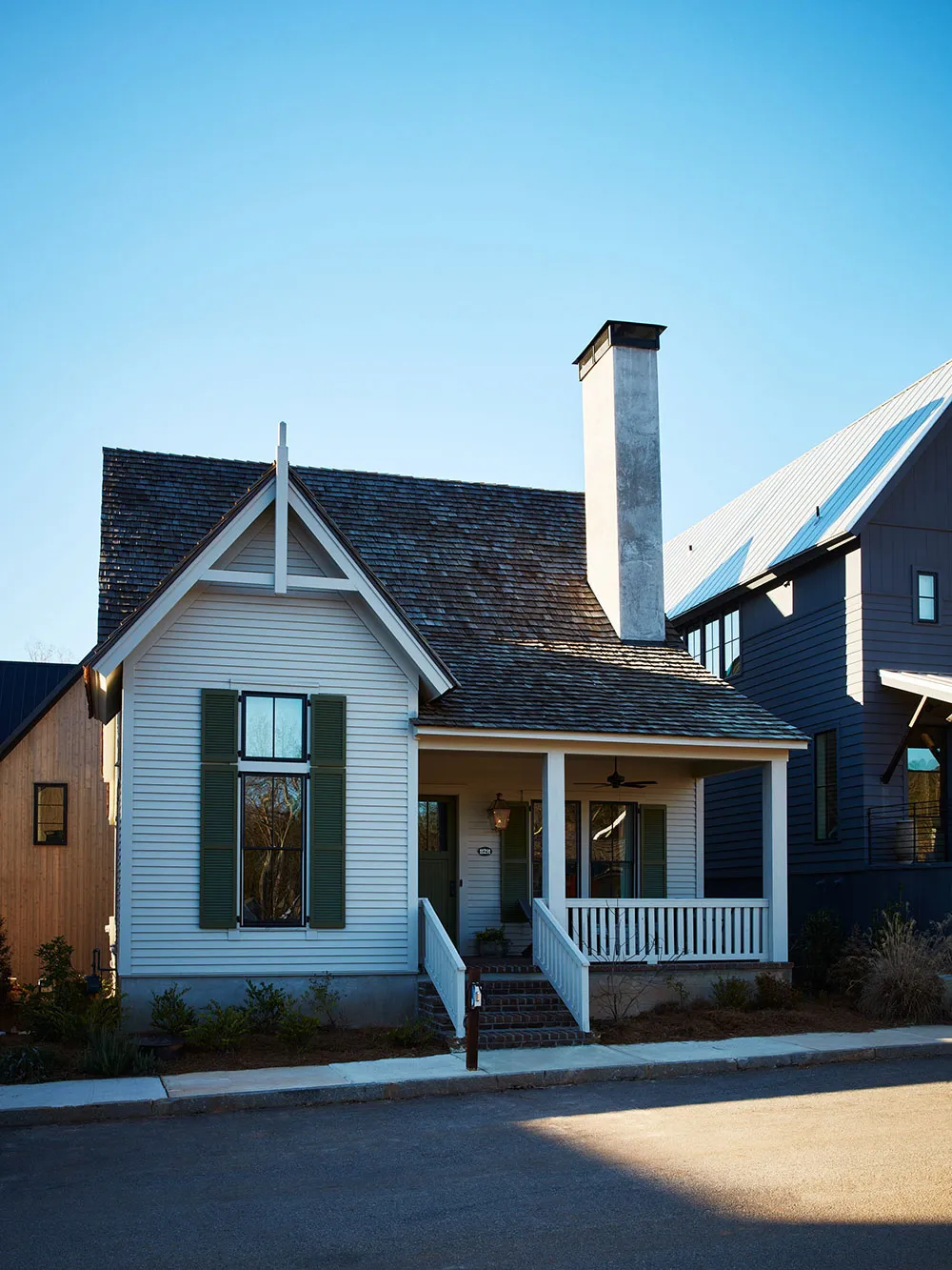 Стильные оттенки синего в дизайне небольшого коттеджа в США - Gallery image 1